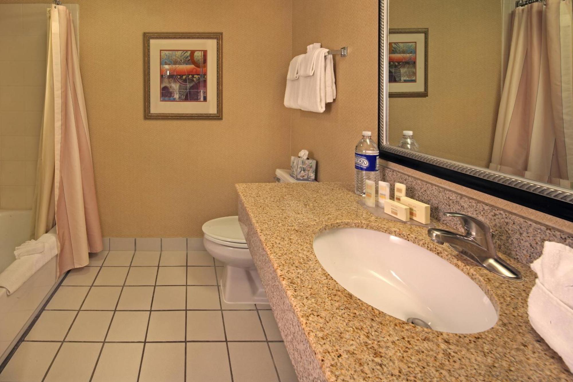 Hotel Courtyard Hartford Cromwell Esterno foto